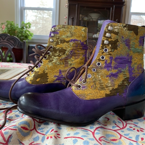 Fox & Fluevog lace up boots - Picture 2 of 5